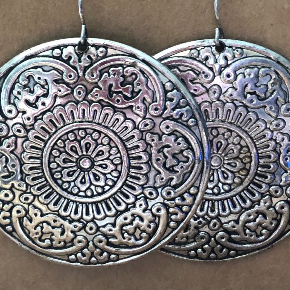 Round silver earrings
